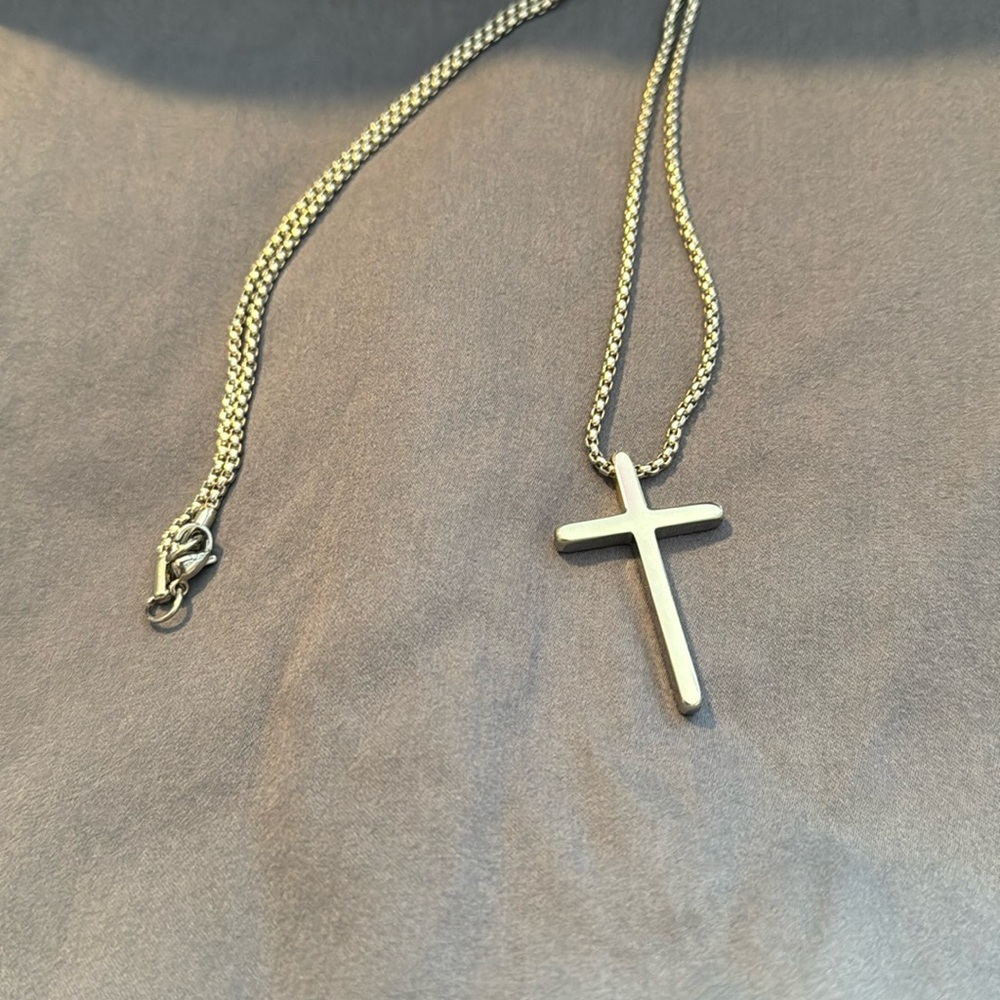 Silver Cross Pendant Necklace - 22 inch chain